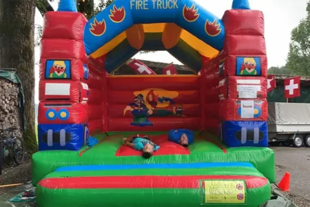 Hüpfburg | Deluxe Spiele Events4Rent